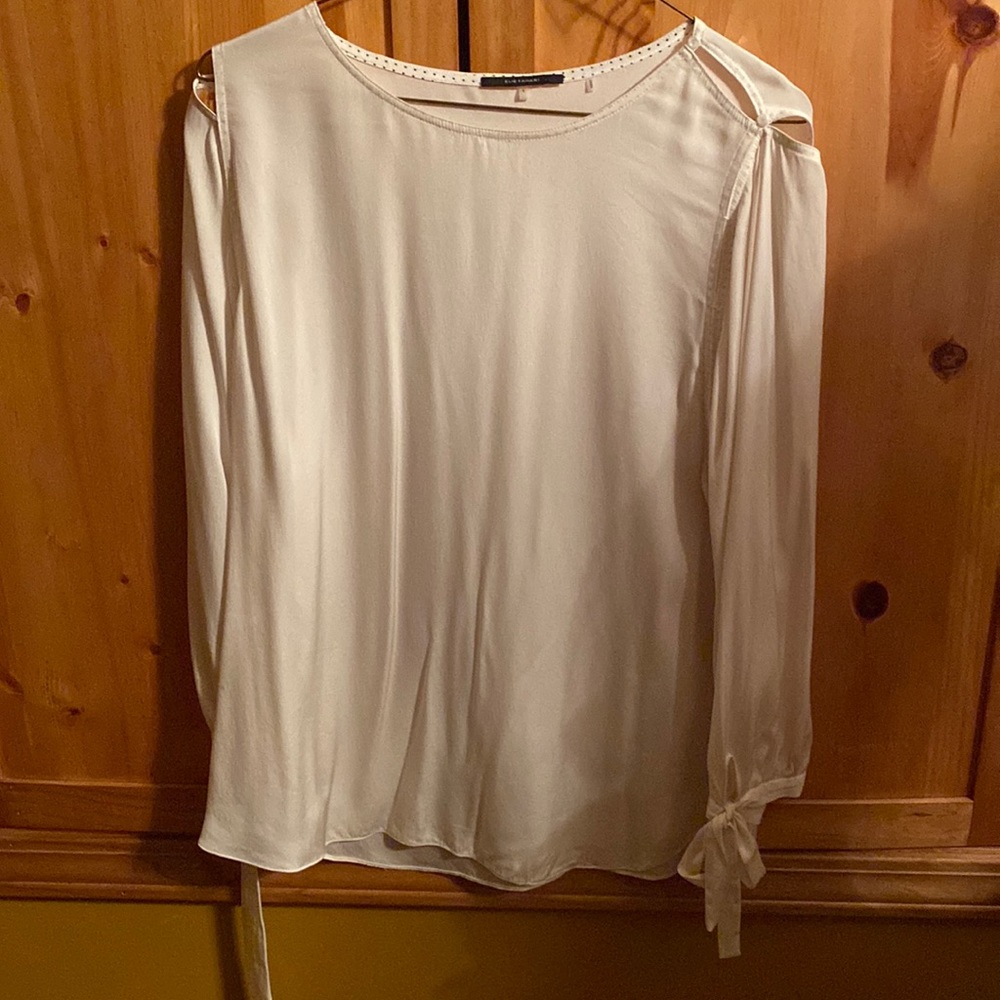 Elie Tahari woman’s white blouse